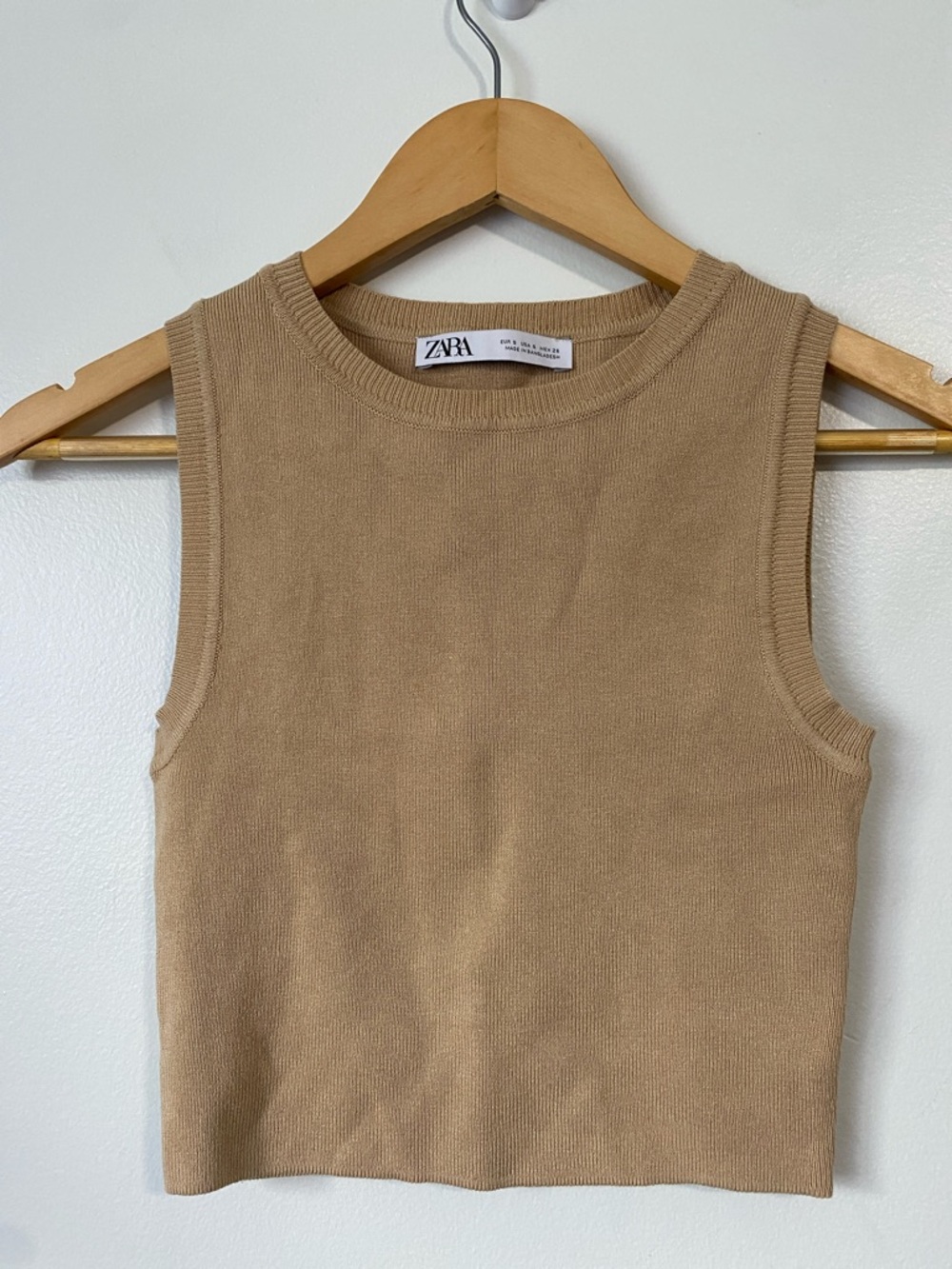 Zara Sleeveless Crew Neck Knit Top in Beige - Picture 2 of 10